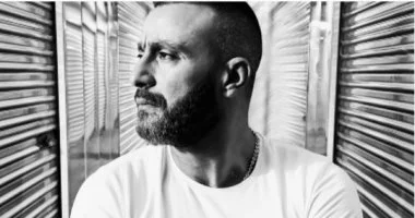 أحمد السقا ينشر البوستر الدعائى لفيلم "هروب اضطرارى" 