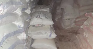 ضبط 6 أطنان مواد غذائية وأعلاف مخزنة بدون ترخيص بالشرقية