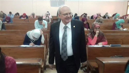 تعيين أشرف صابر قائما بأعمال عميد كلية طب الزقازيق