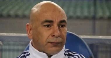كالعادة.. حسام حسن يتعرض للطرد فى مباراة المصرى والإسماعيلى