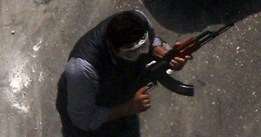 مجهولان يقتحمان محل محمول ويسرقان 180 ألف جنيه ويصيبان صاحبه 