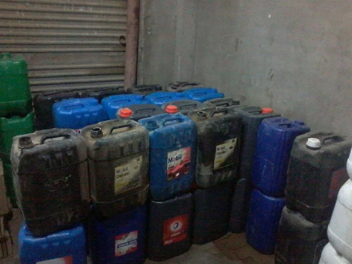 "بالصور" ضبط 1.5 طن بنزين قبل بيعه في السوق السوداء بالحسينيه 