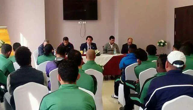 بالصور.. راعي الشرقية يجتمع بالفريق ويعد بصرف المستحقات المتأخرة عند الوصول للنقطه 14 