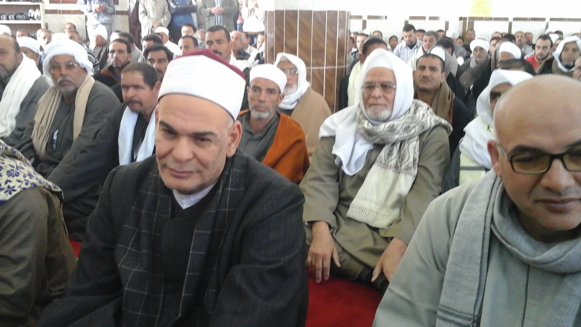 بالصور.. مستشار وزارة الأوقاف يفتتح مسجدا بأبو كبير 