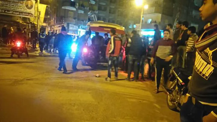 سيارة تقتحم مزلقان قطار وتصيب العامل بحالة خطرة فى أبو كبير