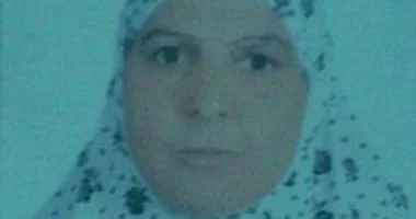 أستاذ جامعى نجل أم مثالية تبيع الجبن : "فخور بمهنة والدتى"