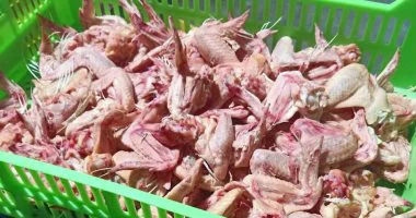 حبس مدير مخزن ضبط بحوزته 1.5 طن لحوم ودواجن فاسدة داخل مطعم بالقاهرة