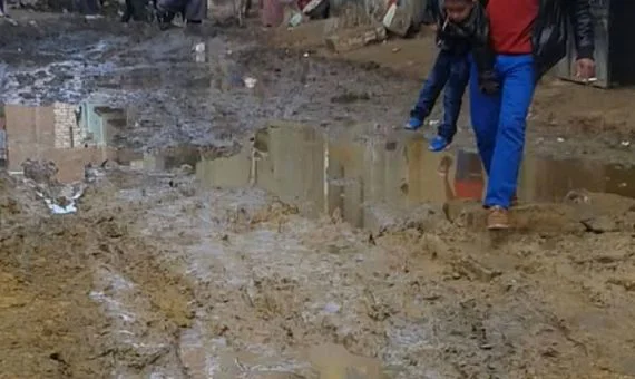 أهالي قرية بمنيا القمح فى الشرقية يشتكون من الطفح المستمر لمياه الصرف الصحي