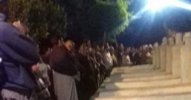 بالصور| أهالى الابراهيمية والمعلمين يشيعون جثمان المدرس شهيد سيناء