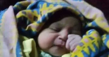 الأهالى يعثرون على طفلة رضيعة بجوار القمامة بمدينة أبوكبير