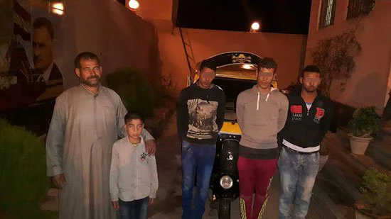 بالصور| الأمن يُعيد طفل اختطفه سائق توكتوك بعد اليوم الدراسى بفاقوس