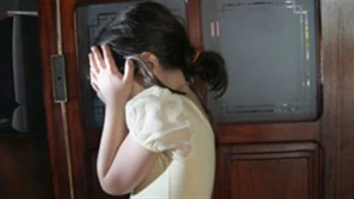 «علقة موت» لشاب حاول التعدي على طفلة جنسيًا بالقرين 
