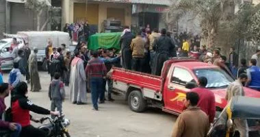 تشييع جثمان التلميذة "فرح" بالشرقية بعد تشريحها لبيان سبب وفاتها