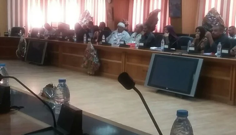 بالصور : محافظ الشرقية يجتمع بأسر وأهالى شهداء حرب أكتوبر