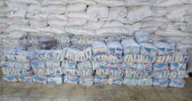تموين الشرقية تحيل بدالى تموين للنيابة بعد اكتشاف عجز 10 أطنان سكر وزيت
