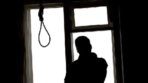 عامل يحاول الانتحار شنقا لمعاناته من اضطرابات نفسية