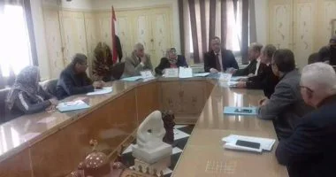 التعليم واللجنة المحلية المشرفة على برامج التغذية يبحثان سلامة الأغذية