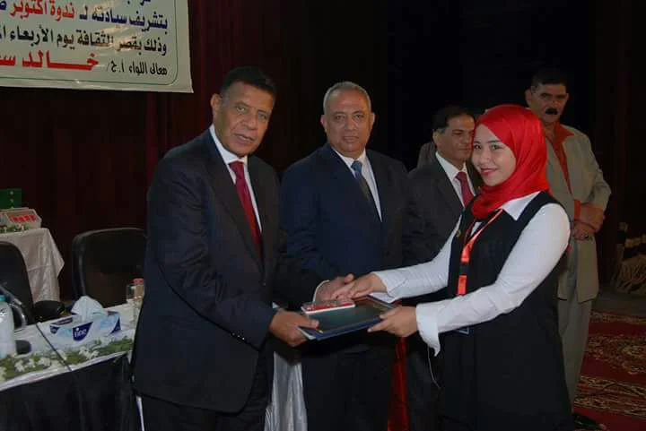 بالصور | تلبية محافظ الشرقية لرغبة شباب نتاج منتدي الحوار الوطني بالشرقية بالمشاركة في عمليات التنمية