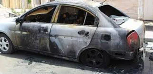 تفحم سيارة وإصابة قائدها إثر انقلابها بالشرقية