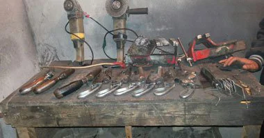 أمن الشرقية يضبط ورشة لتصنيع الأسلحة النارية بقرية السعيدين فى منيا القمح