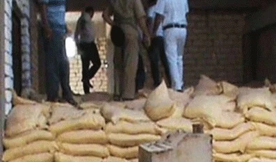 ضبط صاحب مخبز بدون ترخيص وبحوزته 5 شكائر دقيق بمنيا القمح