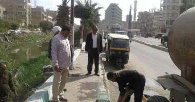 تسليك البلاعات وتنظيف الشوارع بأبوحماد فى الشرقية تحسبا للأمطار