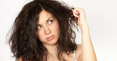 لماذا تحتاجين إلى تغيير روتين العناية بالشعر خلال فصل الشتاء؟