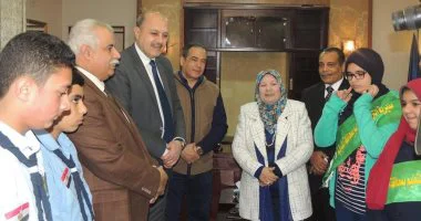 وكيل تعليم الشرقية تصطحب طلابا لتهنئة مدير الأمن بعيد الشرطة