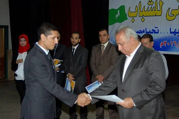 محافظ الشرقية يعلن عن 7 آلاف فرصة عمل للشباب