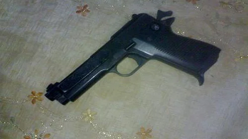 القبض على طالب وعاطل سرقا طبنجة موظف بإدارة ضرائب بأبو حماد