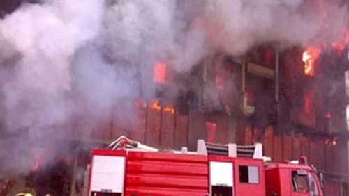 "عاجل" حريق هائل بمصنع بالعاشر من رمضان و8 سيارات إطفاء تحاول السيطرة 