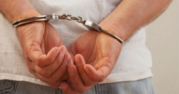  نيابة بلبيس تأمر بحبس أمين شرطة بمرور القاهرة وعاطل بتهمة الاتجار فى الحشيش