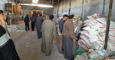 التحفظ على 243 طن أسمدة و أعلاف تم ضبطها بمحال بدون تراخيص بالشرقية