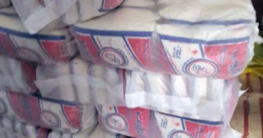 ضبط 17 طن سكر وزيت تموينى قبل بيعها فى السوق السوداء بفاقوس وابو كبير فى الشرقية