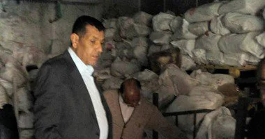 التحفظ على فوط صحية للسيدات مجهولة المصدر توزع مجانا بفاقوس