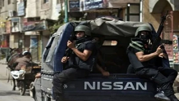 ضبط تشكيل عصابي بحوذتة هيروين وأسلحة و سيارة مسروقة في العاشر من رمضان