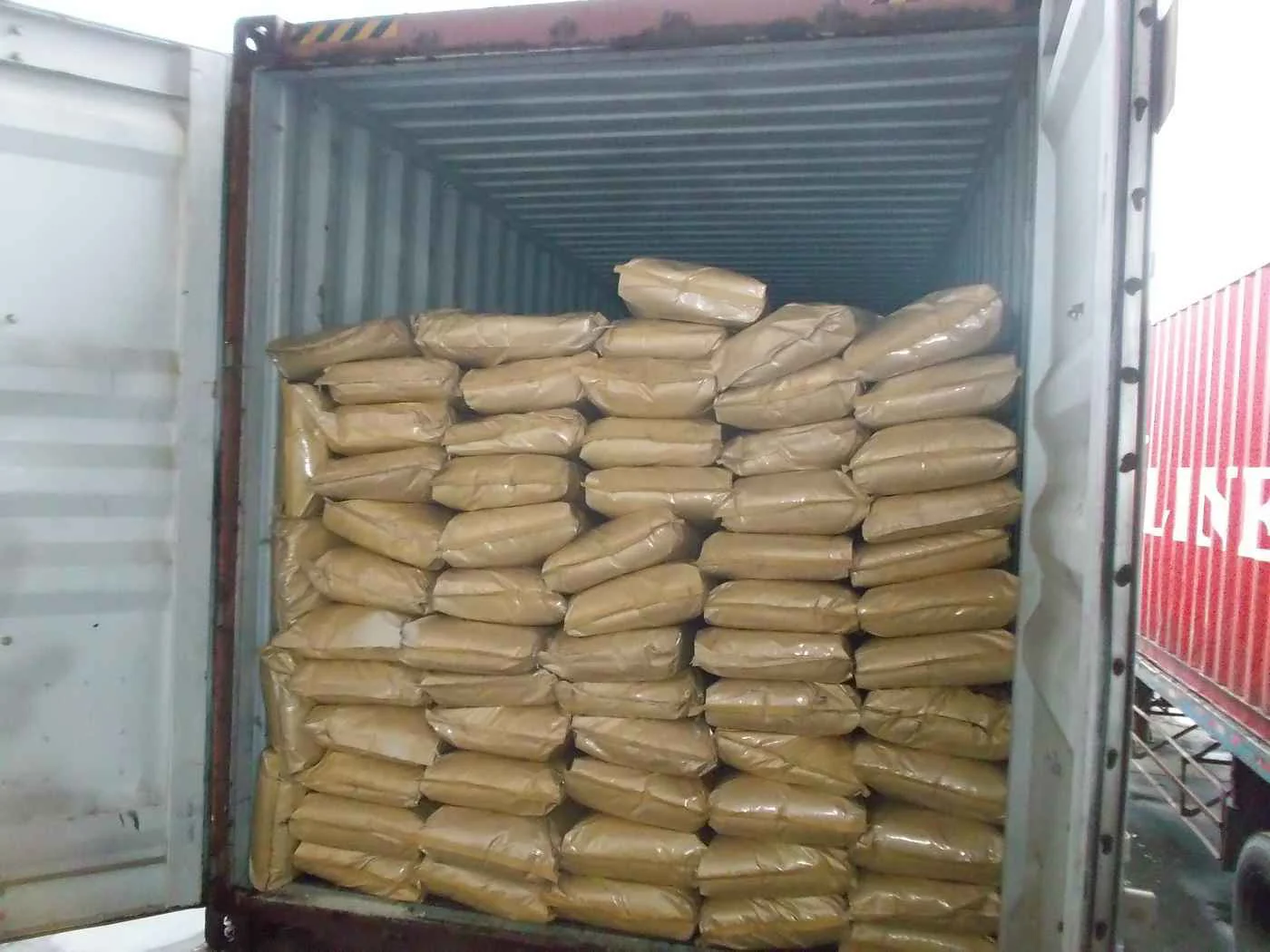 ضبط 2.500 طن أعلاف حيوانية بدون ترخيص فى فاقوس