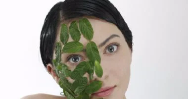 النعناع مش بس للشاى..جربيه للقضاء على البقع الداكنة فى الوجه 