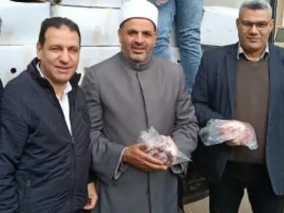 تسليم 2 طن لحوم من مشروع صكوك الإطعام للأسر الأولى بالرعاية بالشرقية