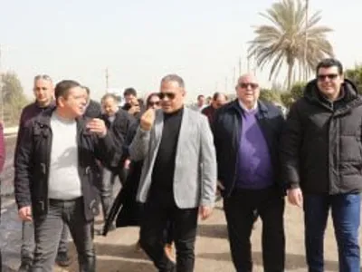 محافظ الشرقية يتفقد أعمال الرصف الجارية بطريق الإبراهيمية الدائرى بطول 3.5 كم
