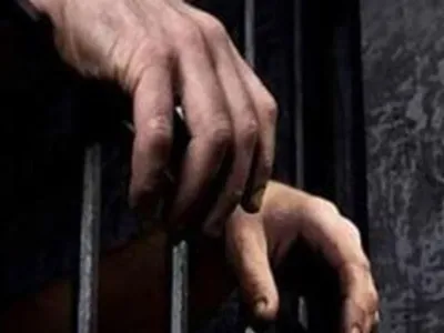 القبض على ربة منزل عذبت ابنتى زوجها الطفلتين بالشرقية