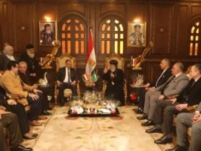 محافظ الشرقية ومدير الأمن يهنئان الأقباط بمطرانية الزقازيق بعيد الميلاد.. فيديو