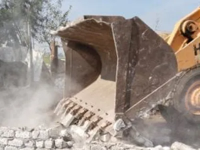 إزالة 13 حالة تعدى بالبناء فى أولى أيام الموجة 28 بالشرقية