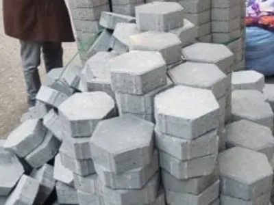 تعرف على نسب تنفيذ الإنترلوك ومجمع مواقف الحسينية بالشرقية