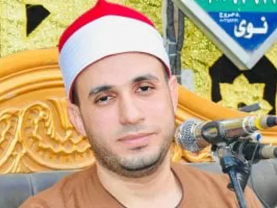 مصر دولة التلاوة.. القارئ محمد فتح الله بيبرس من قرية أولاد مهنا بالشرقية وصولا للعالمية.. بدأ حفظ كلام الله فى سن السادسة واجتاز اختبارات إذاعة القرآن الكريم بأول مرة.. وحصد المركز الأول عالميا بمسابقة بريكس