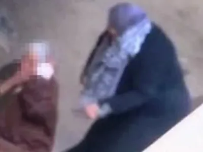 القبض على سيدة متهمة بتعذيب والدتها المسنة بقرية فى الشرقية